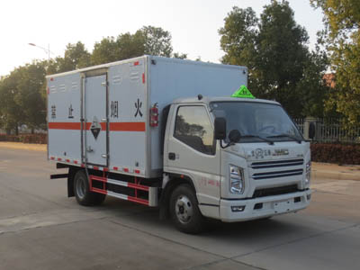 國(guó)六江鈴腐蝕性物品廂式運(yùn)輸車