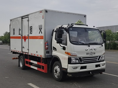 江特牌JDF5120XRQHFC6型易燃?xì)怏w廂式運(yùn)輸車