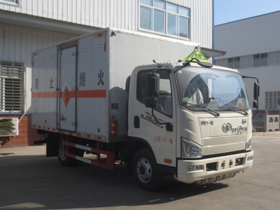江特牌JDF5070XQYCA6型爆破器材運(yùn)輸車